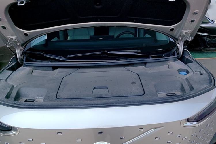 Used Volvo EM90 2025 Ultra Six-Seater Engine Bay
