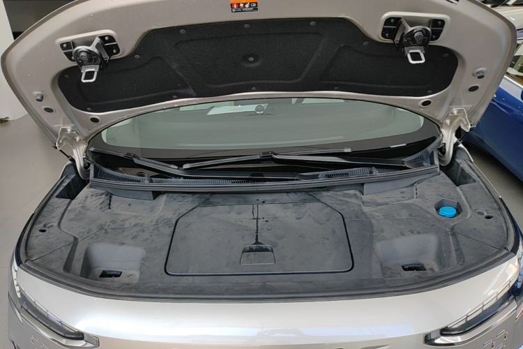 Used Volvo EM90 2025 Ultra Six-Seater Engine Bay