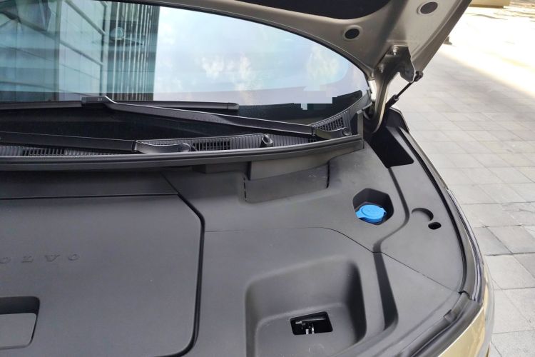 Used Volvo EM90 2025 Ultra Six-Seater Engine Bay Left