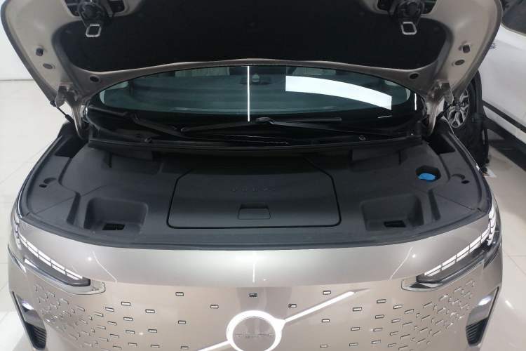 Used Volvo EM90 2025 Ultra Six-Seater Engine Bay