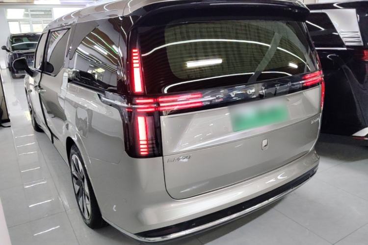 Used Volvo EM90 2025 Ultra Six-Seater Exterior 2
