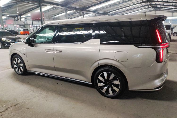 Used Volvo EM90 2025 Ultra Six-Seater Exterior 3