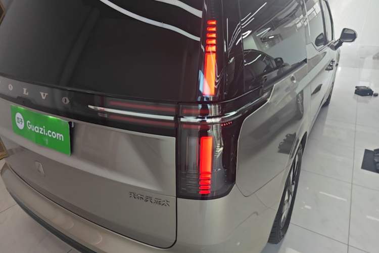Used Volvo EM90 2025 Ultra Six-Seater Exterior 3