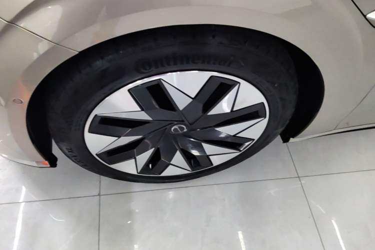Used Volvo EM90 2025 Ultra Six-Seater Exterior 4