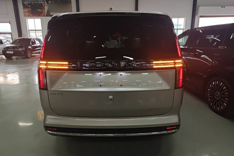 Used Volvo EM90 2025 Ultra Six-Seater Exterior 4