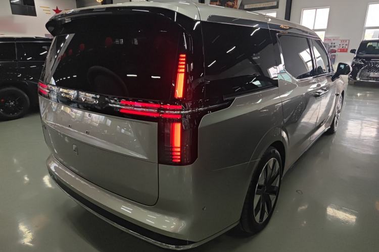 Used Volvo EM90 2025 Ultra Six-Seater Exterior 5