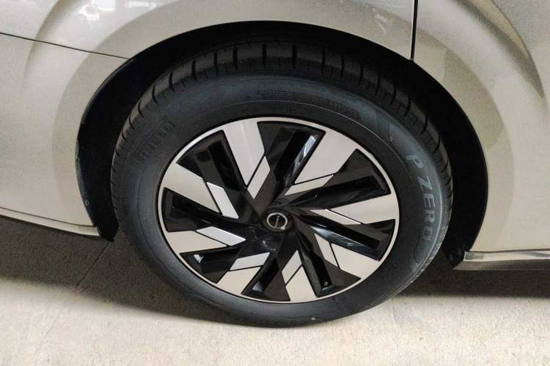Used Volvo EM90 2025 Ultra Six-Seater Exterior 8