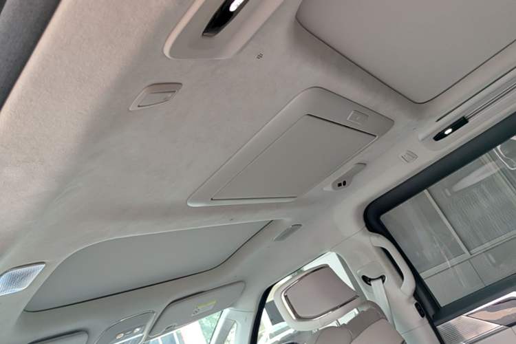 Used Volvo EM90 2025 Ultra Six-Seater Headliner
