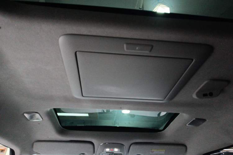 Used Volvo EM90 2025 Ultra Six-Seater Headliner