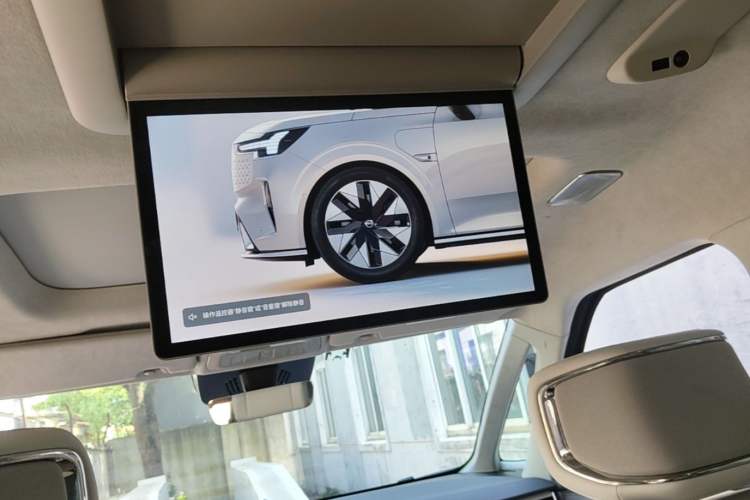 Used Volvo EM90 2025 Ultra Six-Seater Headliner