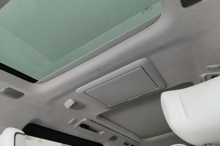Used Volvo EM90 2025 Ultra Six-Seater Headliner