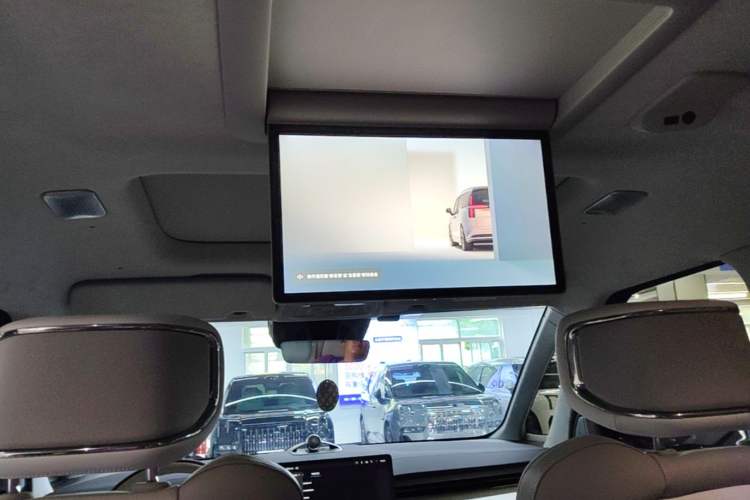 Used Volvo EM90 2025 Ultra Six-Seater Headliner