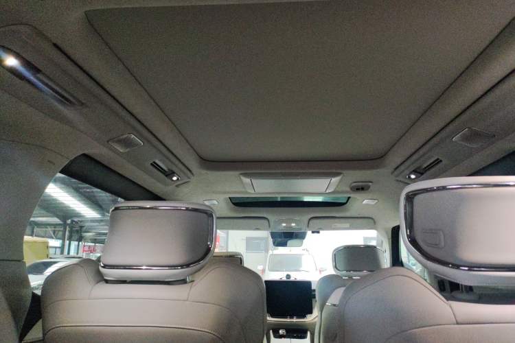 Used Volvo EM90 2025 Ultra Six-Seater Headliner
