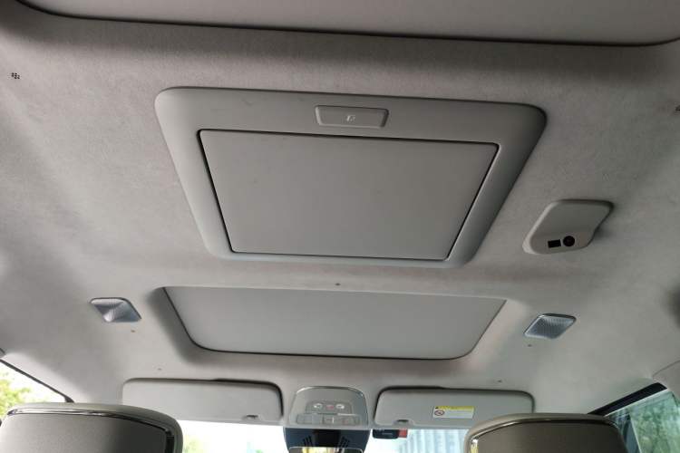 Used Volvo EM90 2025 Ultra Six-Seater Headliner