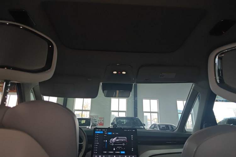 Used Volvo EM90 2025 Ultra Six-Seater Headliner