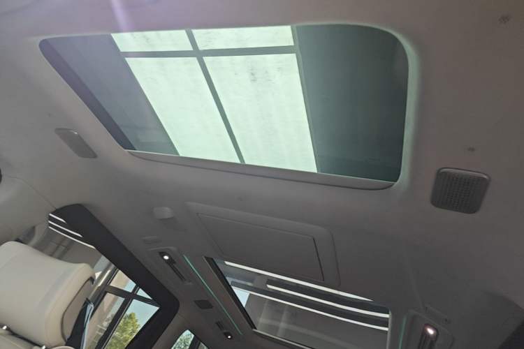 Used Volvo EM90 2025 Ultra Six-Seater Headliner