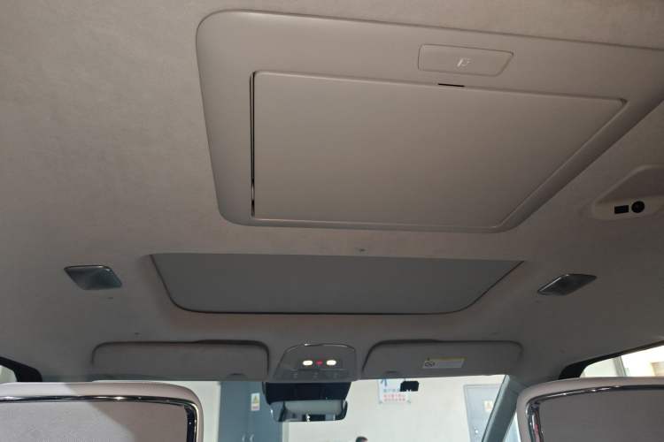 Used Volvo EM90 2025 Ultra Six-Seater Headliner