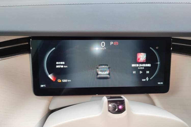Used Volvo EM90 2025 Ultra Six-Seater Instrument Cluster