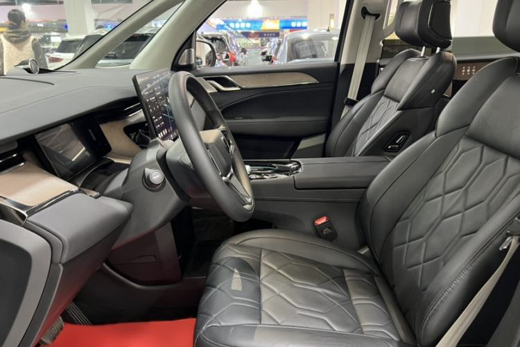 Used Volvo EM90 2025 Ultra Six-Seater Interior 1
