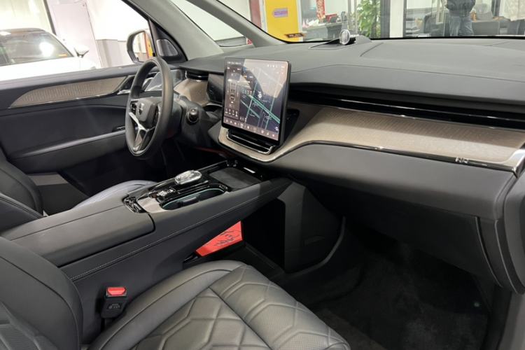 Used Volvo EM90 2025 Ultra Six-Seater Interior 2