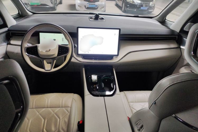 Used Volvo EM90 2025 Ultra Six-Seater Interior 2