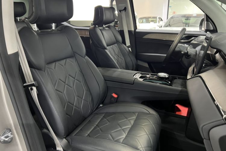 Used Volvo EM90 2025 Ultra Six-Seater Interior 3