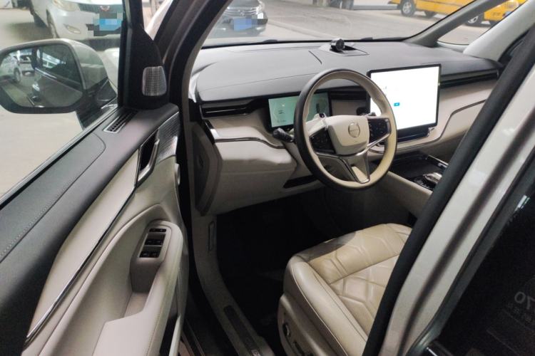 Used Volvo EM90 2025 Ultra Six-Seater Interior 3
