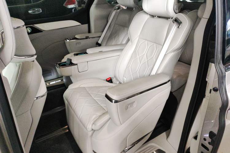 Used Volvo EM90 2025 Ultra Six-Seater Interior 4