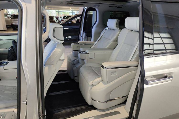 Used Volvo EM90 2025 Ultra Six-Seater Interior 4