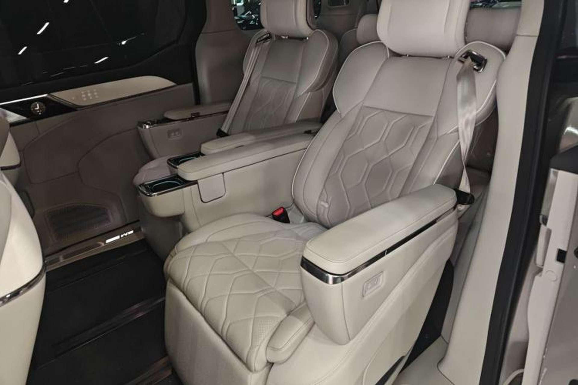 Used Volvo EM90 2025 Ultra Six-Seater Interior 4