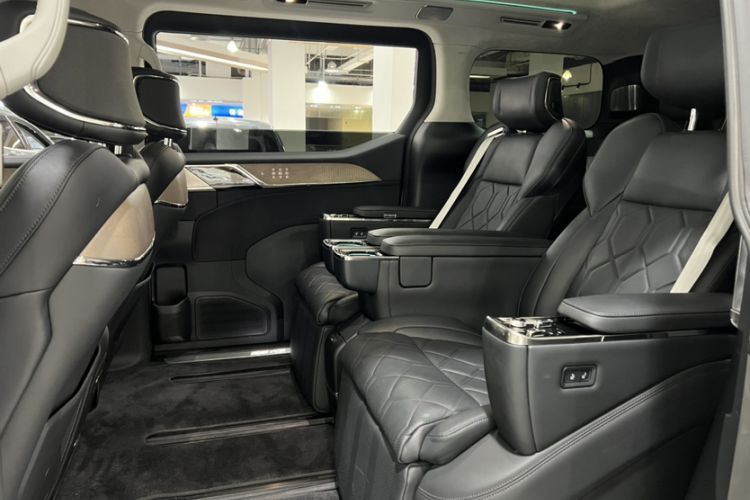Used Volvo EM90 2025 Ultra Six-Seater Interior 5