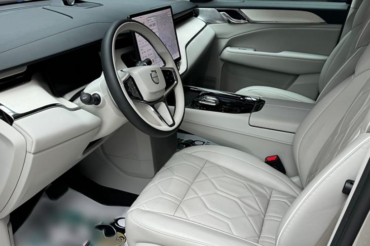 Used Volvo EM90 2025 Ultra Six-Seater Interior 7