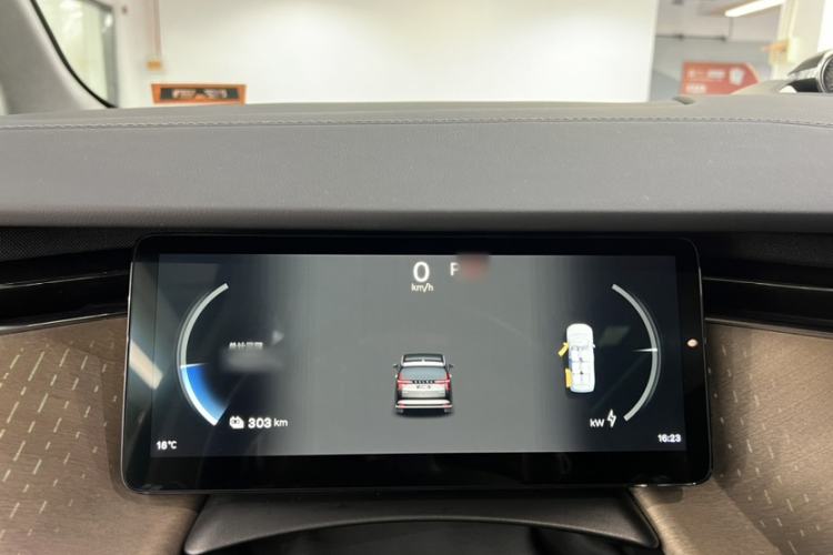 Used Volvo EM90 2025 Ultra Six-Seater Interior 7