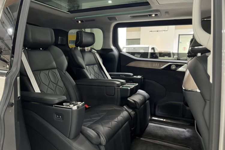 Used Volvo EM90 2025 Ultra Six-Seater Interior 9