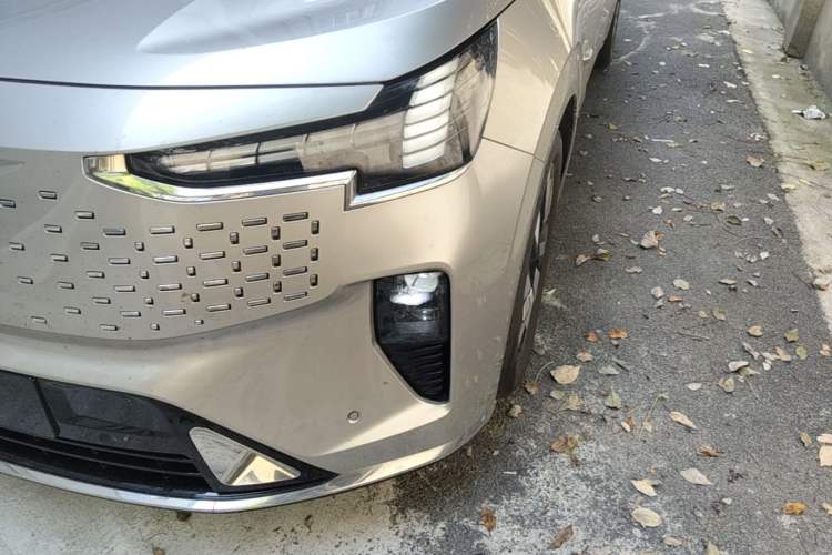 Used Volvo EM90 2025 Ultra Six-Seater Left Front Headlight