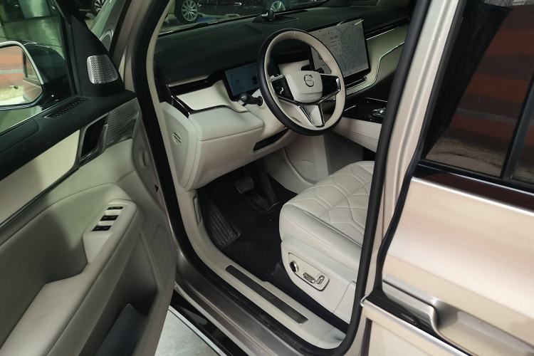 Used Volvo EM90 2025 Ultra Six-Seater Left Front Seat