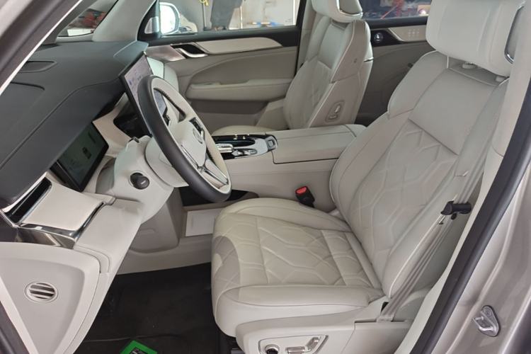 Used Volvo EM90 2025 Ultra Six-Seater Left Front Seat