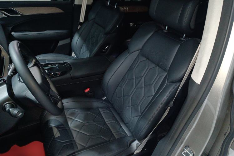 Used Volvo EM90 2025 Ultra Six-Seater Left Front Seat