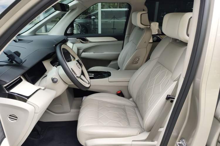 Used Volvo EM90 2025 Ultra Six-Seater Left Front Seat