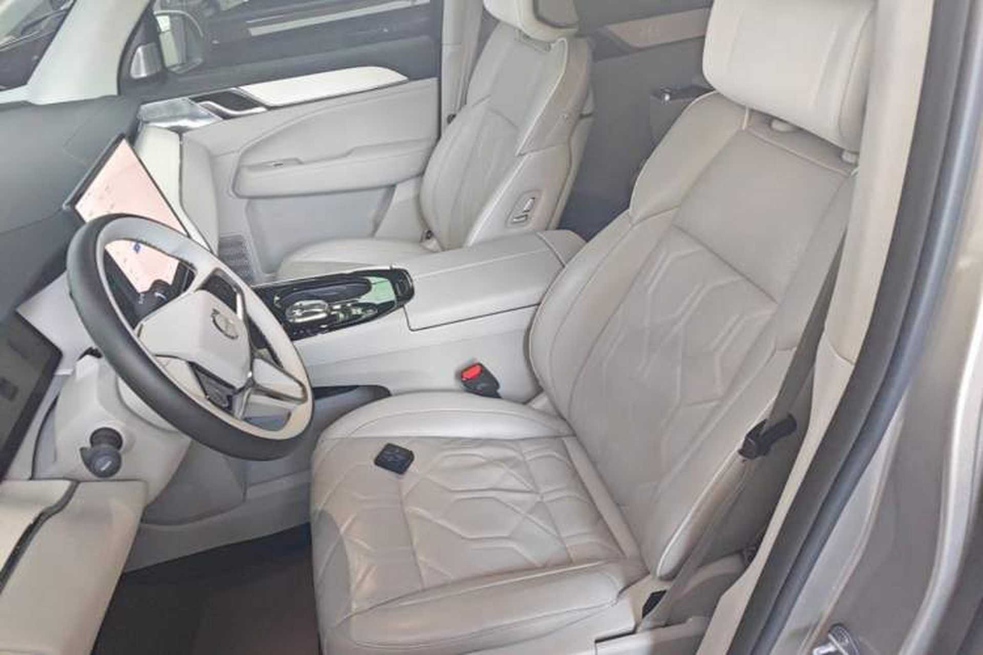 Used Volvo EM90 2025 Ultra Six-Seater Left Front Seat