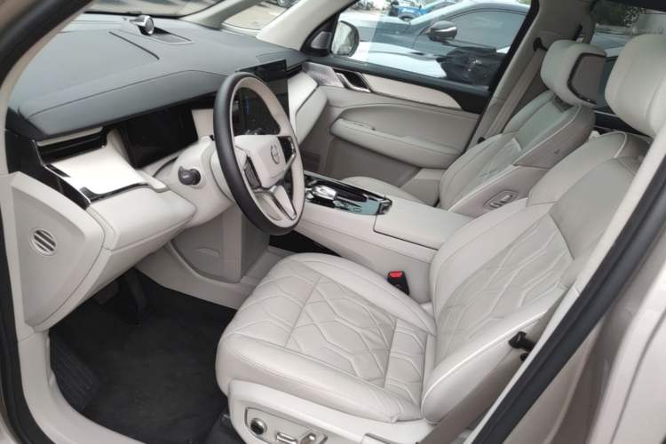 Used Volvo EM90 2025 Ultra Six-Seater Left Front Seat