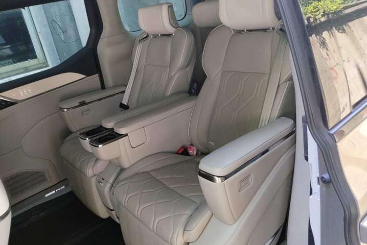 Used Volvo EM90 2025 Ultra Six-Seater Left Rear Seat