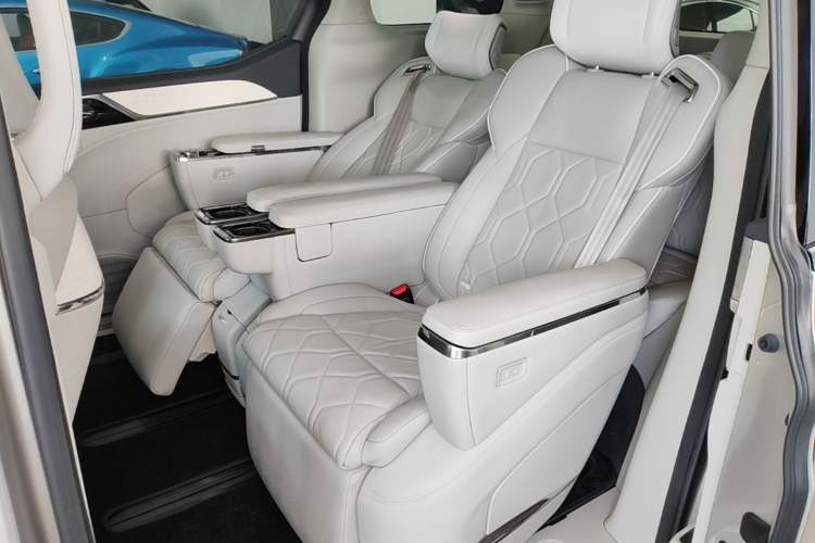 Used Volvo EM90 2025 Ultra Six-Seater Left Rear Seat