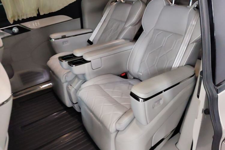 Used Volvo EM90 2025 Ultra Six-Seater Left Rear Seat
