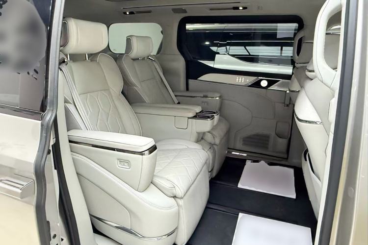 Used Volvo EM90 2025 Ultra Six-Seater Left Rear Seat