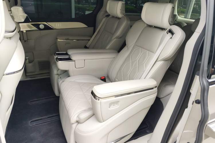 Used Volvo EM90 2025 Ultra Six-Seater Left Rear Seat