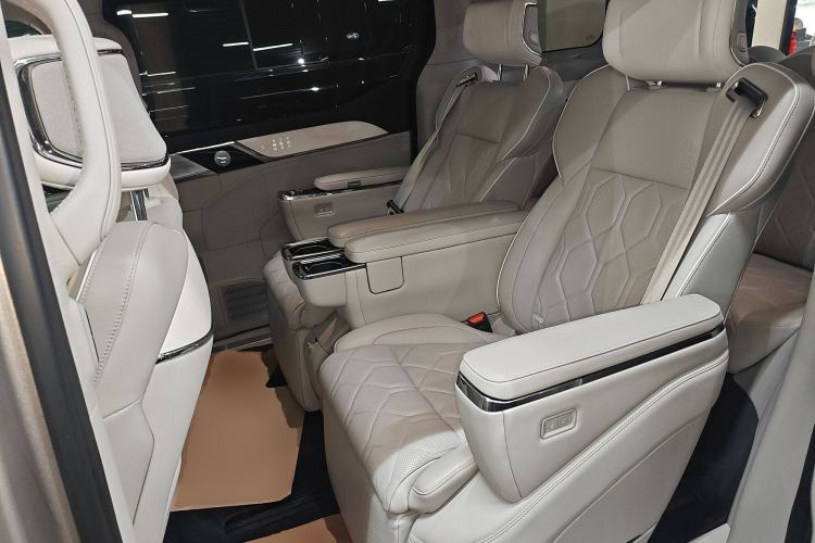 Used Volvo EM90 2025 Ultra Six-Seater Left Rear Seat