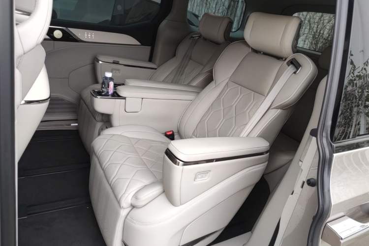 Used Volvo EM90 2025 Ultra Six-Seater Left Rear Seat