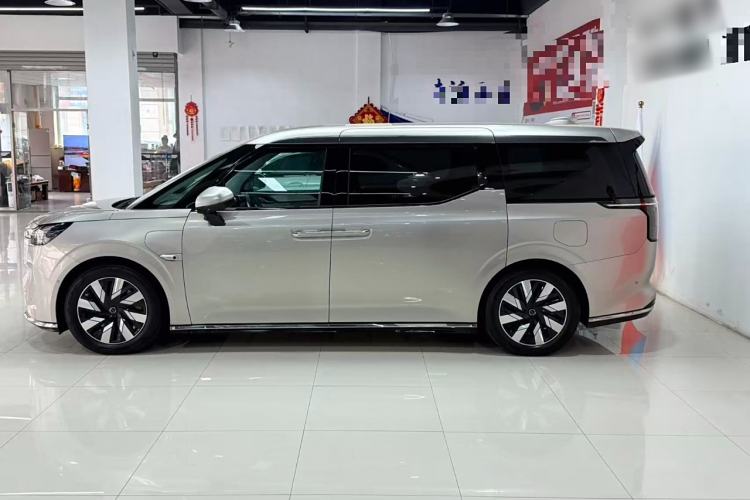 Used Volvo EM90 2025 Ultra Six-Seater Left Side