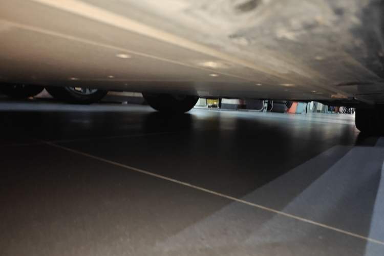 Used Volvo EM90 2025 Ultra Six-Seater Left Side Sill